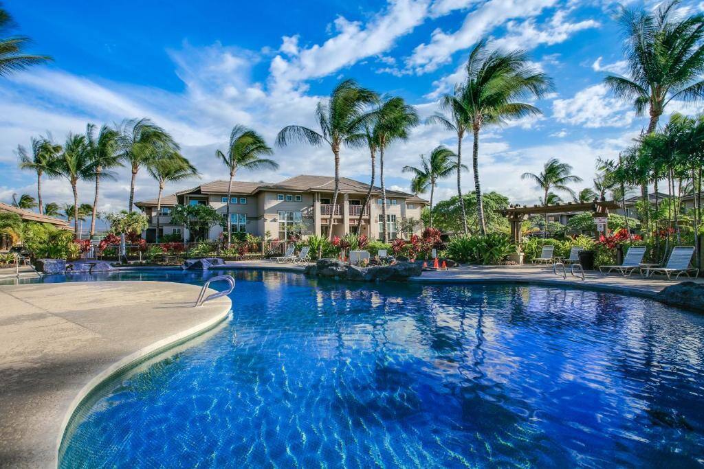 Gated Golf View Townhome w/ Resort Pool Tennis Gym