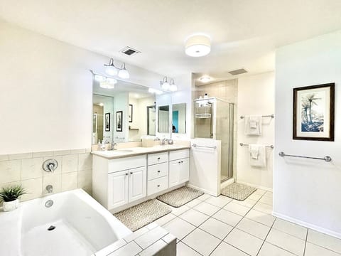 Gated Golf View Townhome w/ Resort Pool Tennis Gym