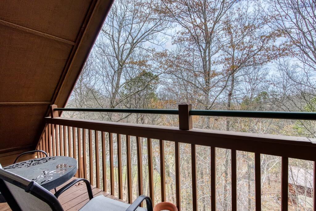near-dollywood-gated-cabin-w-hot-tub-and-pool-access/