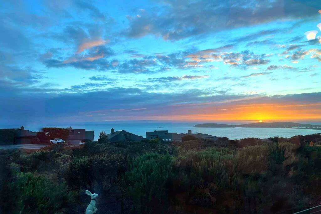 Breezy Ocean View 3BR 2.5BA House - Step-Free Stay