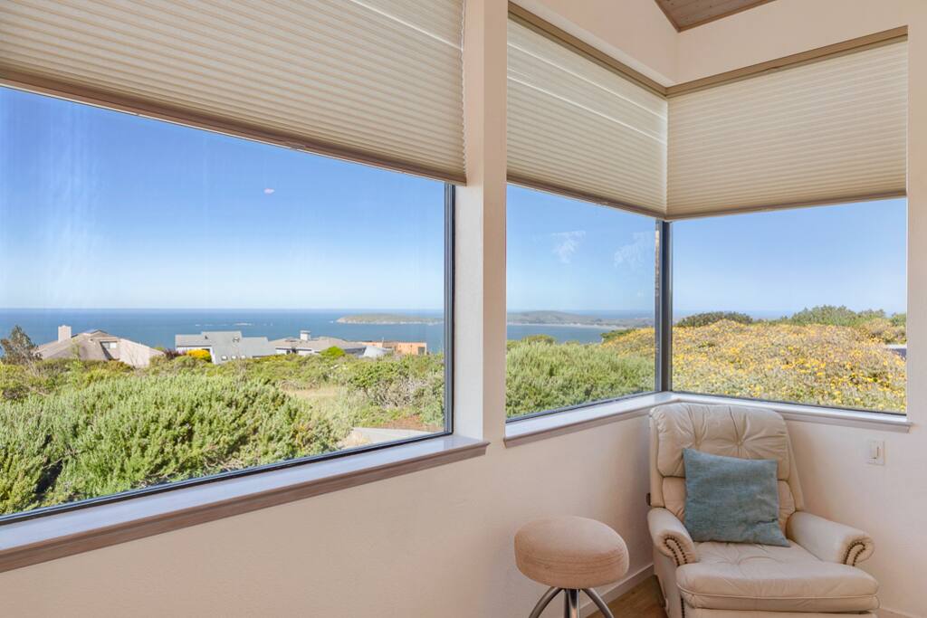 Breezy Ocean View 3BR 2.5BA House - Step-Free Stay