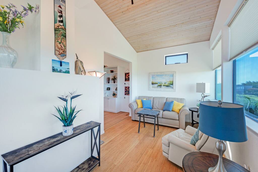 Breezy Ocean View 3BR 2.5BA House - Step-Free Stay