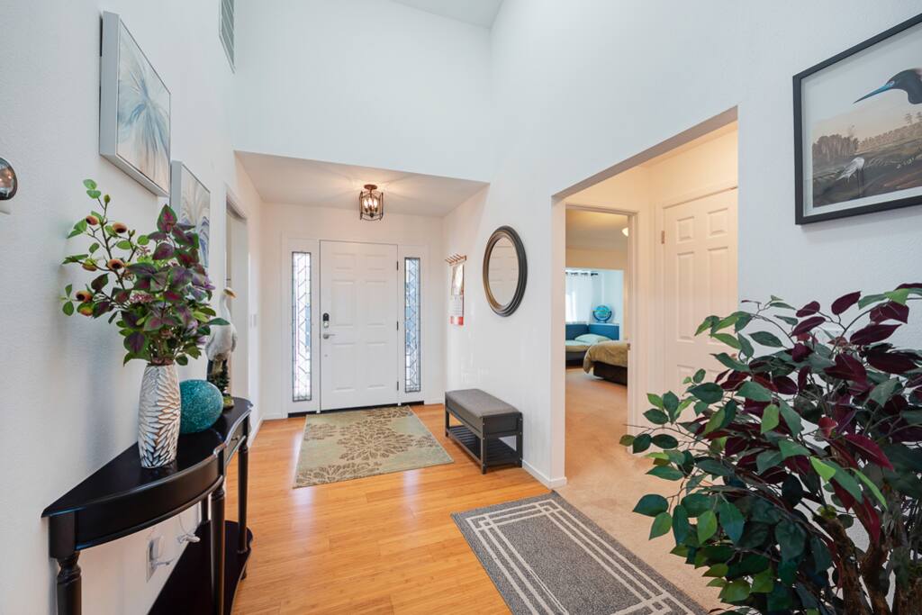 Breezy Ocean View 3BR 2.5BA House - Step-Free Stay