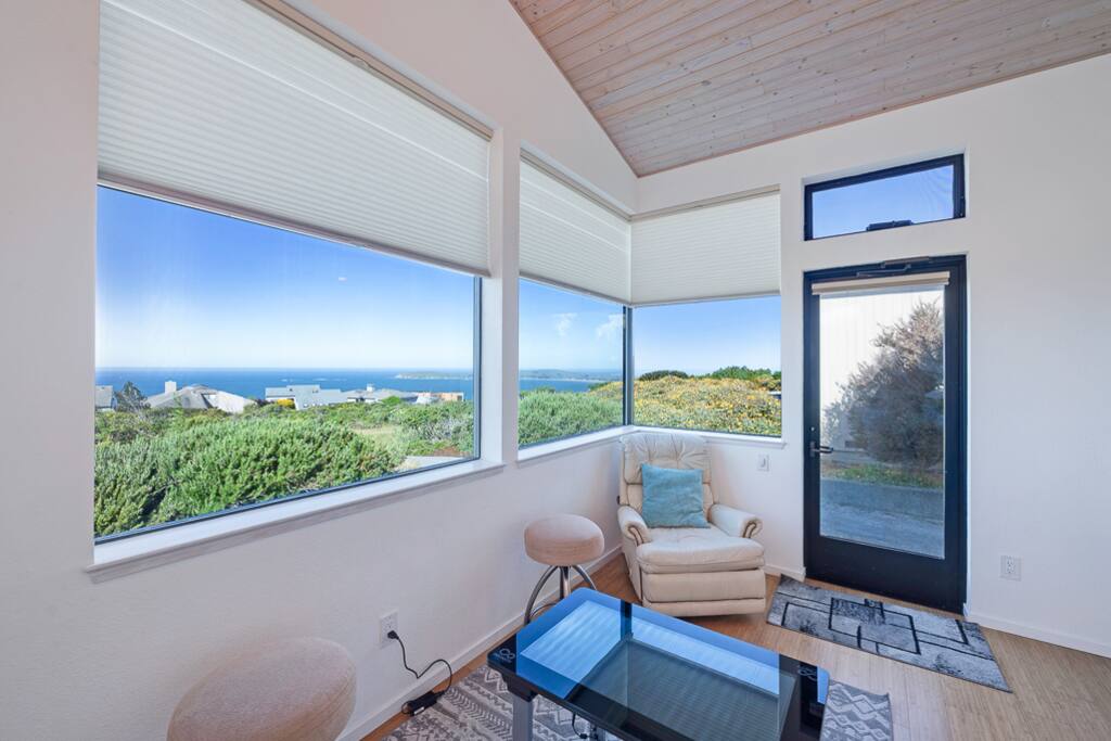 Breezy Ocean View 3BR 2.5BA House - Step-Free Stay