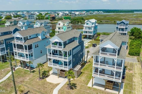 Family Oasis! Amazing home with elevator and views