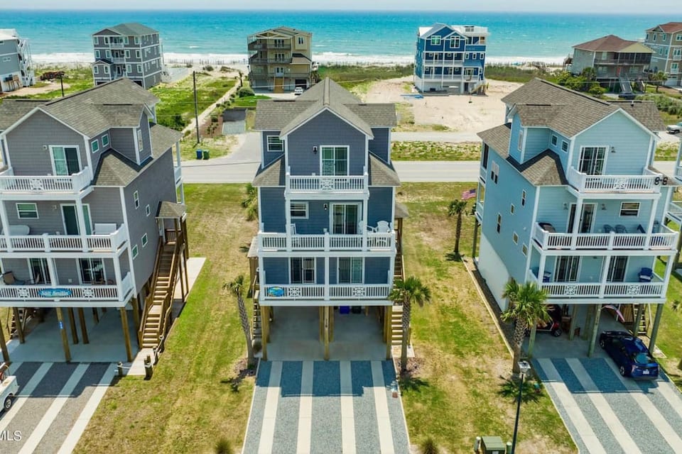 Phenomenal views of the ocean and sound from 6 different decks.