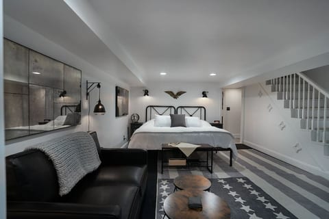 Charming 1-bdrm w. Modern Comforts & Free Parking!