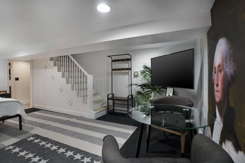 Charming 1-bdrm w. Modern Comforts & Free Parking!