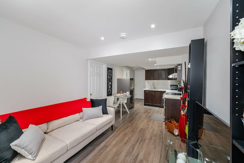 Get Away and Relax In A Cozy Apartment - Brampton