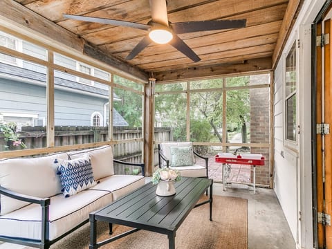 Firepit & Fun Near ISU — 4BR, Porch & Fenced Yard
