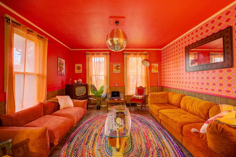 Living Room I Free Wifi
