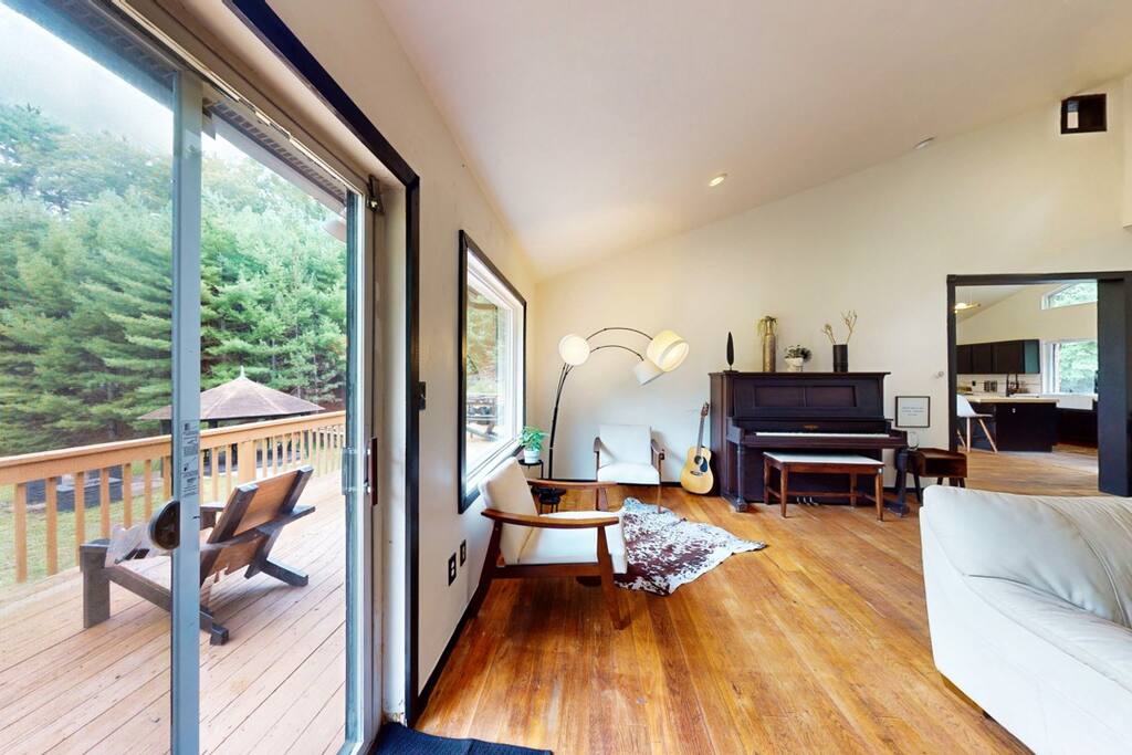 spacious-home-on-5-acres-2-hrs-to-nyc/