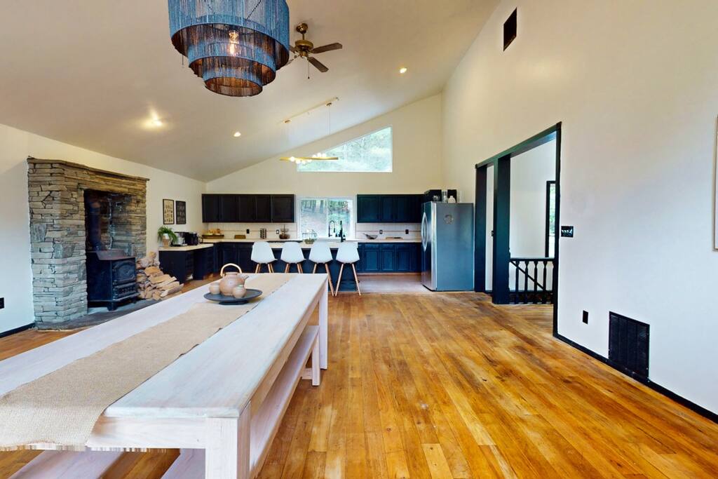 spacious-home-on-5-acres-2-hrs-to-nyc/