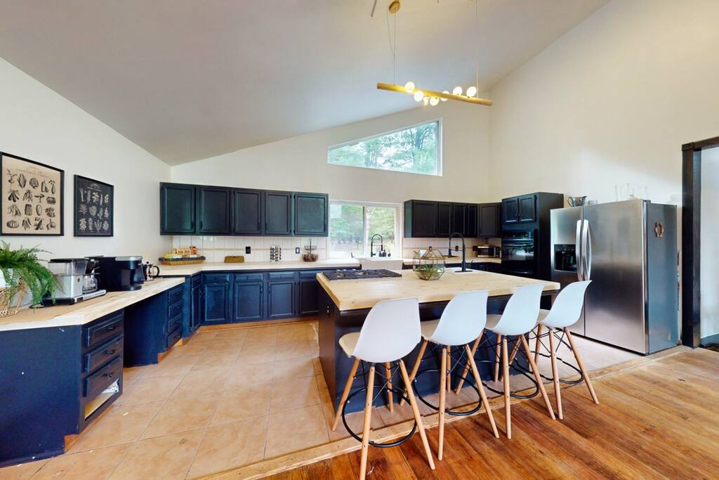 spacious-home-on-5-acres-2-hrs-to-nyc/