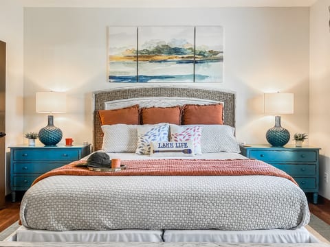 The main-level master bedroom is so serene, it's a perfect mix of cozy and "I'm on VACAY!"