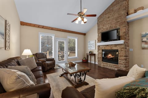 Large living room to relax in