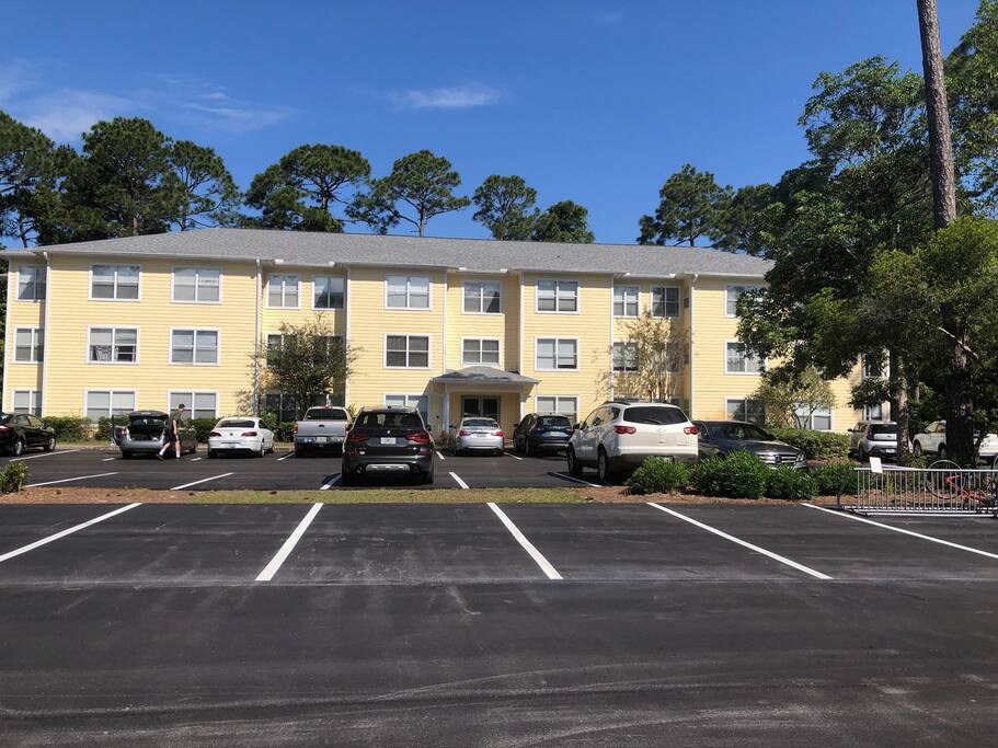 Plenty of surface parking. The joy of not driving in a tight parking deck.