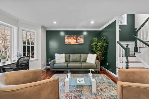 Spacious 6BR Villa Sleeps 16 Near NYC