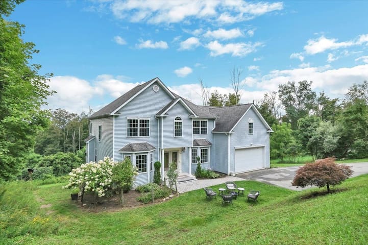 spacious-6br-villa-serene-scenic-mountain-escape/