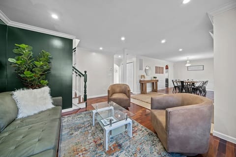 Spacious 6BR Villa Sleeps 16 Near NYC