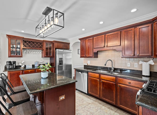 spacious-6br-villa-serene-scenic-mountain-escape/