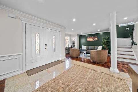 Spacious 6BR Villa Sleeps 16 Near NYC