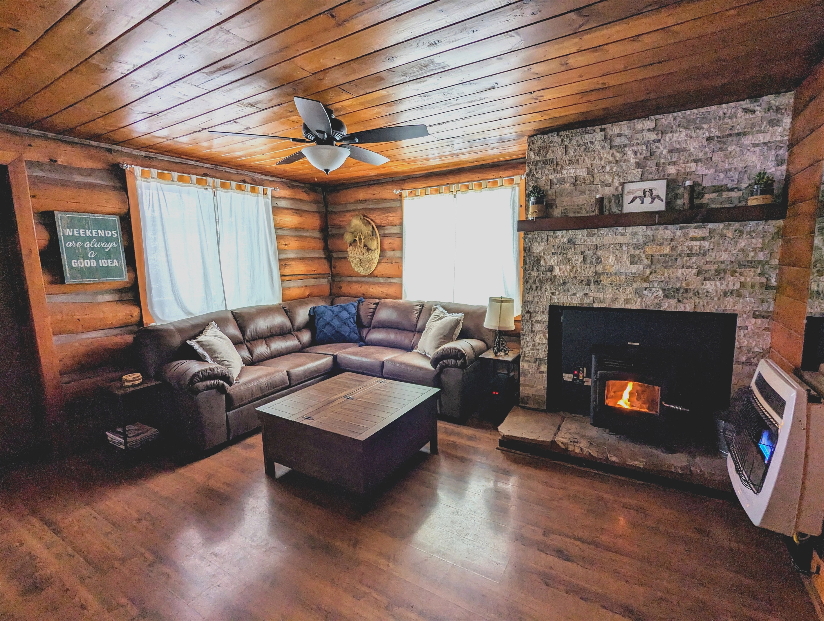 Cozy Cub Log Cabin