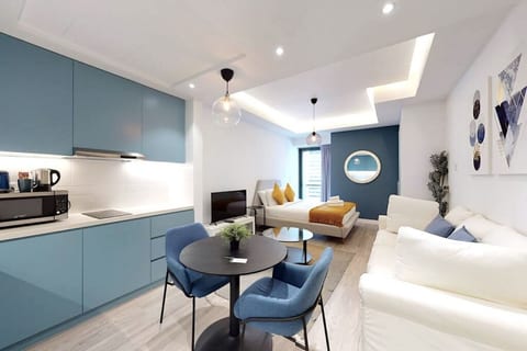 Cozy & Fabulous - Studio - JLT