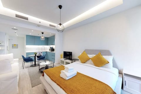 Cozy & Fabulous - Studio - JLT