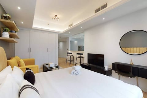 Trendy & Large - Studio - JLT