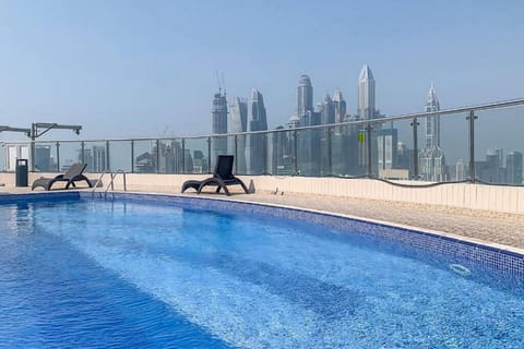 Trendy & Large - Studio - JLT