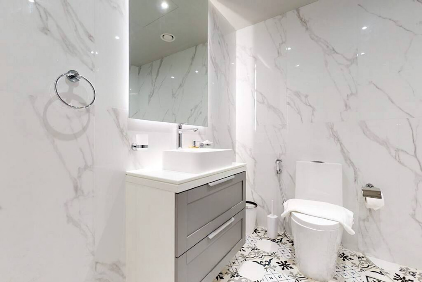 trendy-and-large-studio-jlt/