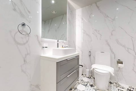 Trendy & Large - Studio - JLT