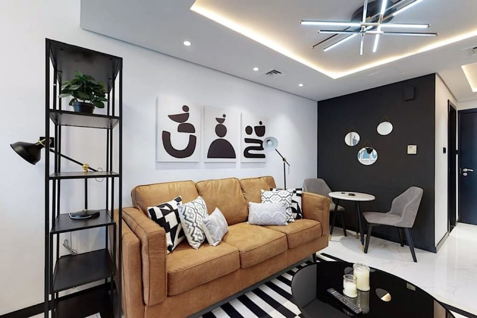 Earthy & Sharp - Studio - JLT - Dubai