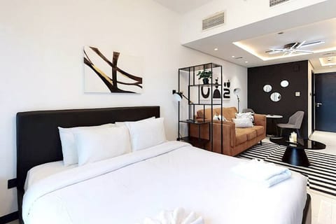 Earthy & Sharp - Studio - JLT
