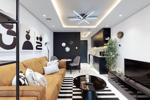 Earthy & Sharp - Studio - JLT