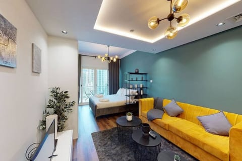 Shiny & Fresh - Studio - JLT