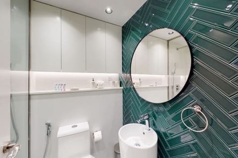 Shiny & Fresh - Studio - JLT