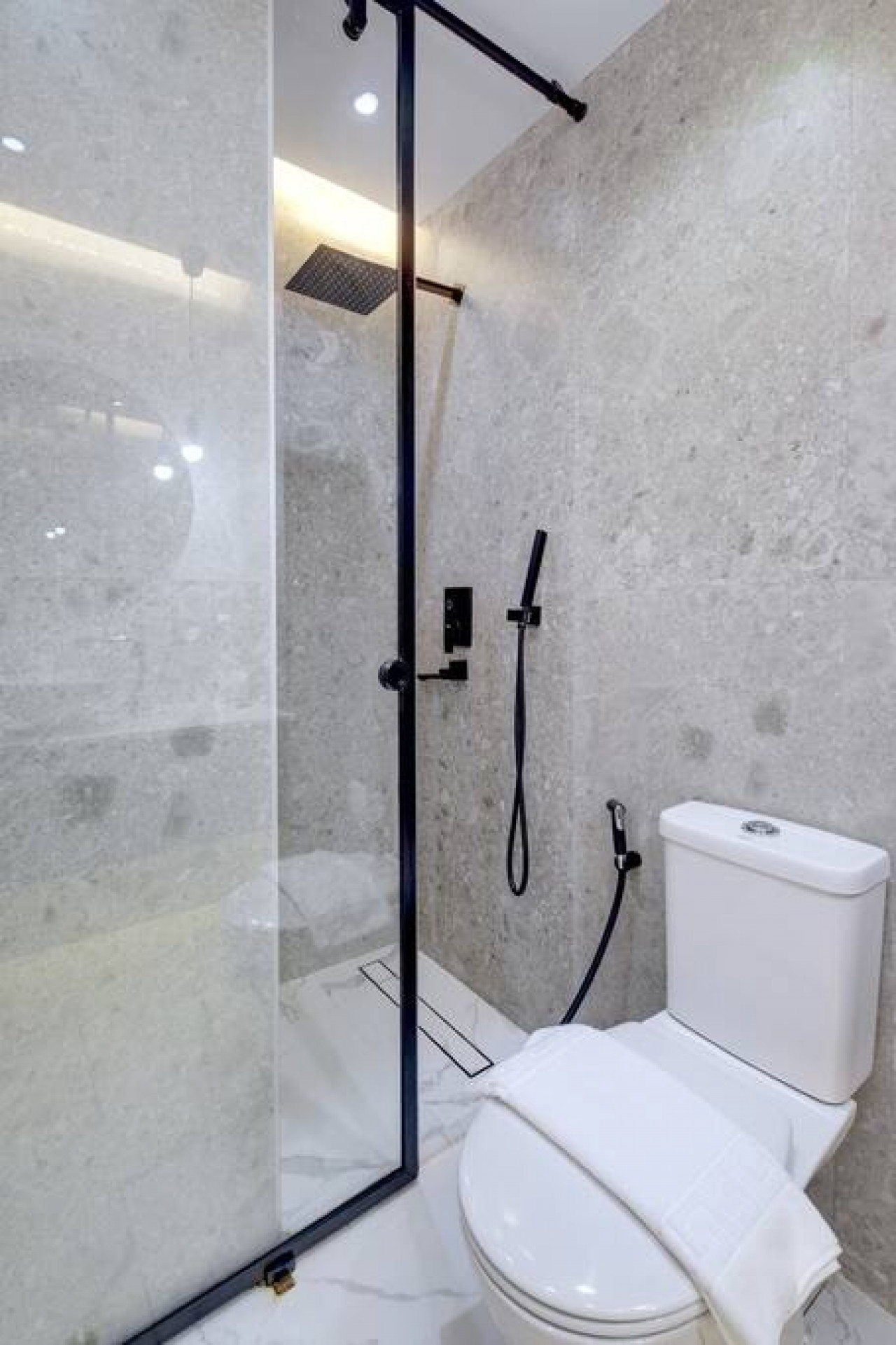 bright-and-cozy-studio-jlt/