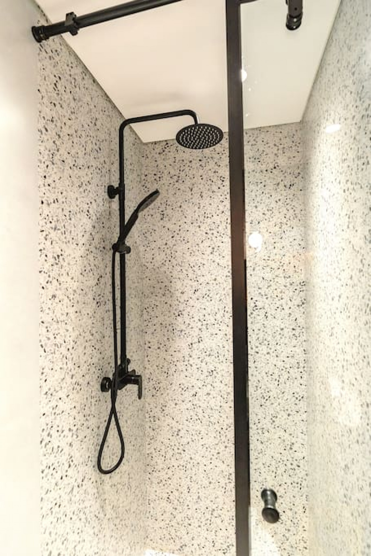 Stylish and Sleek - Studio - JLT - Tecom - Dubai - United Arab Emirates