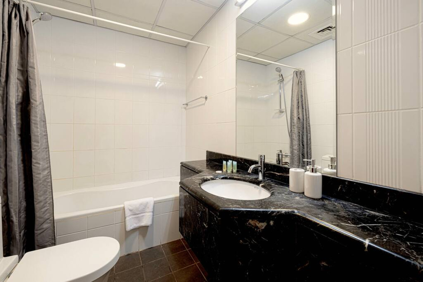 Spacious 1bdr - near Burj Khalifa - Downtown - Tecom - Dubai - United Arab Emirates