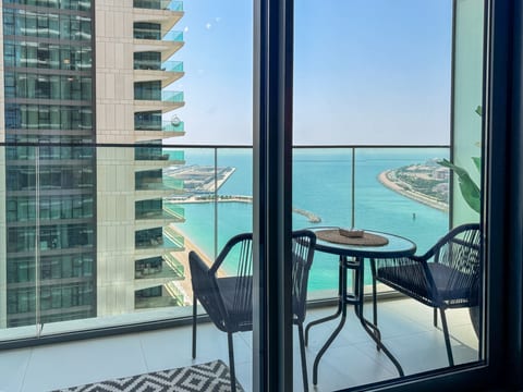 OFFER! Opulent & Chic - 1BR - Beachfront