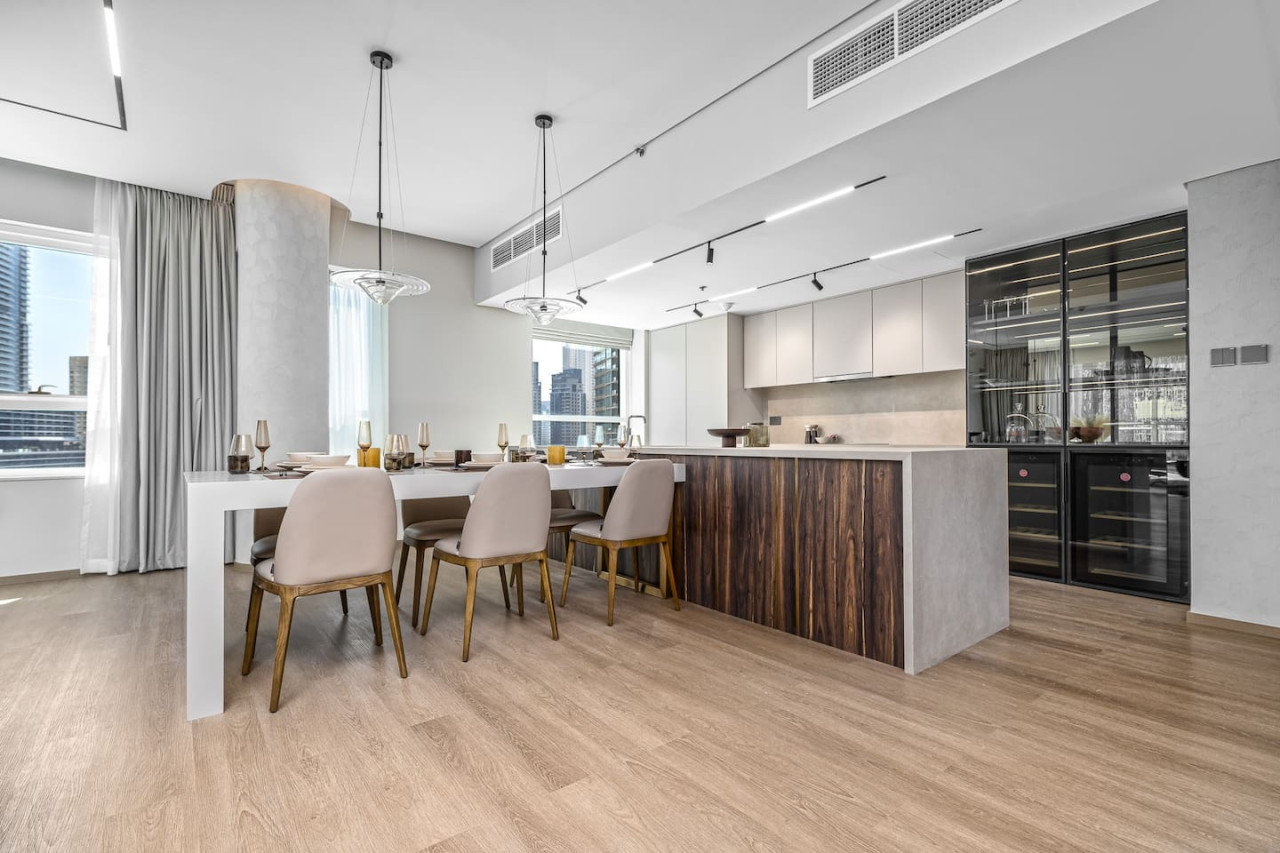 Luxury Living 3BR Marina View - Tecom - Dubai - United Arab Emirates