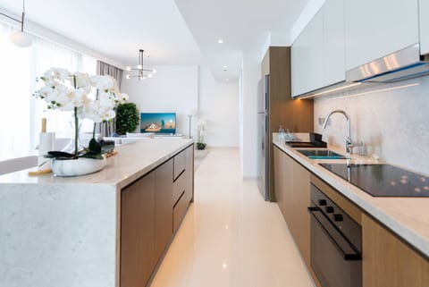 Palm View & Private Beach Access - 2BR