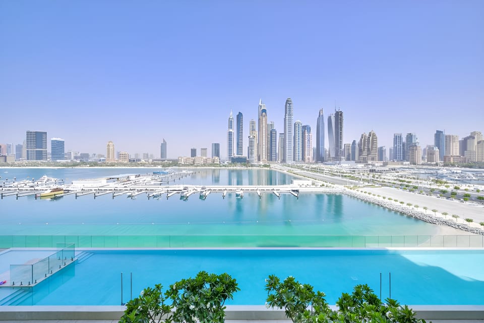 Beach View 2 BR Apartment - Private Beach Access - Dubai