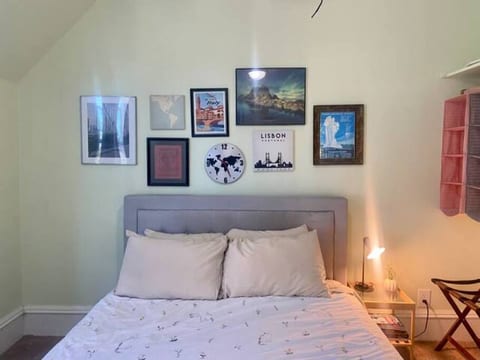 The Traveler Room in the Central District