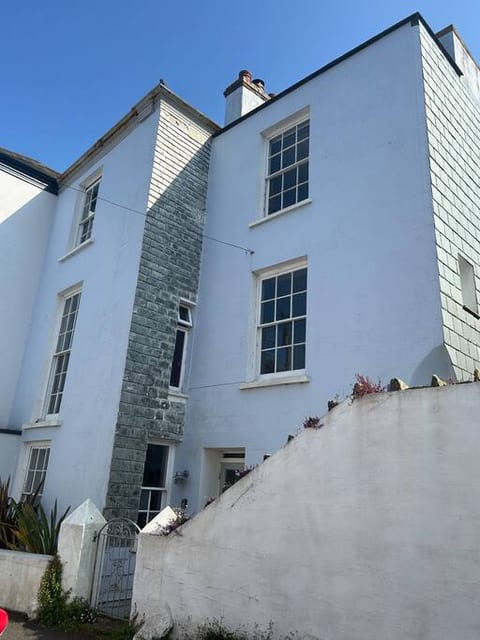 3 bed Georgian Townhouse close to Tunnel Beaches