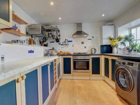3 bed Georgian Townhouse close to Tunnel Beaches