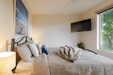 Mod 1 Bed 100m Beach Walk to Town Free WIFI/Foxtel