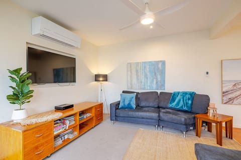 Mod 1 Bed 100m Beach Walk to Town Free WIFI/Foxtel